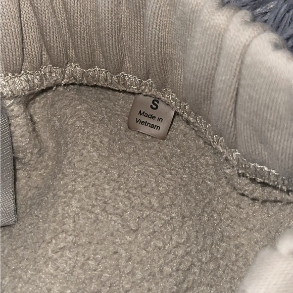 tan essential’s shorts - Picture 2 of 4